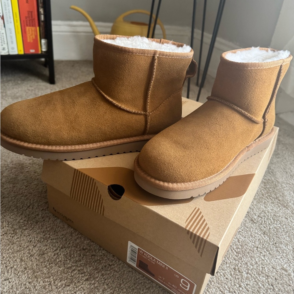Ugg Koolaburra Mini II size 9